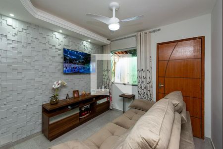 Sala de TV de casa de condomínio para alugar com 2 quartos, 80m² em Letícia, Belo Horizonte