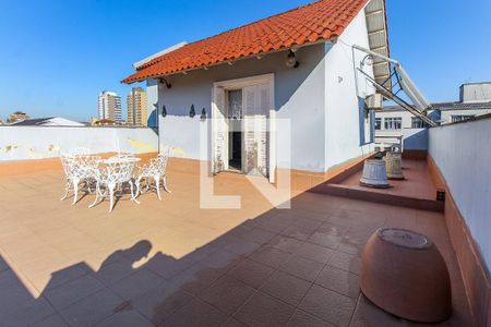 Casa à venda com 430m², 3 quartos e 3 vagas Casa à venda com 430m², 3 quartos e 3 vagasTerraço