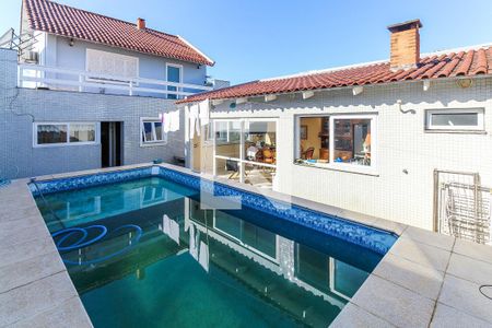 Casa à venda com 430m², 3 quartos e 3 vagas Casa à venda com 430m², 3 quartos e 3 vagasPiscina