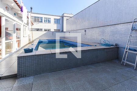 Casa à venda com 430m², 3 quartos e 3 vagas Casa à venda com 430m², 3 quartos e 3 vagasPiscina