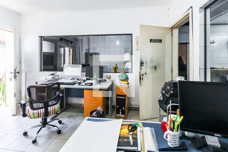 Casa à venda com 430m², 3 quartos e 3 vagas Casa à venda com 430m², 3 quartos e 3 vagasEscritório