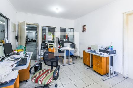 Casa à venda com 430m², 3 quartos e 3 vagas Casa à venda com 430m², 3 quartos e 3 vagasEscritório