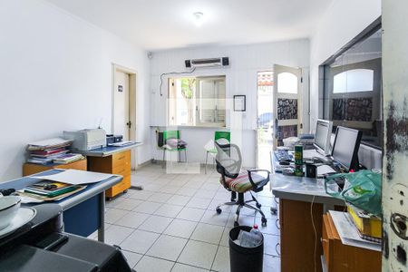 Casa à venda com 430m², 3 quartos e 3 vagas Casa à venda com 430m², 3 quartos e 3 vagasEscritório