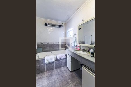 Casa à venda com 430m², 3 quartos e 3 vagas Casa à venda com 430m², 3 quartos e 3 vagasBanheiro da suíte