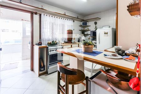 Casa à venda com 430m², 3 quartos e 3 vagas Casa à venda com 430m², 3 quartos e 3 vagasCozinha