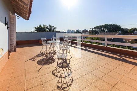 Casa à venda com 430m², 3 quartos e 3 vagas Casa à venda com 430m², 3 quartos e 3 vagasTerraço