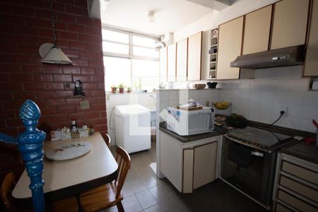 Apartamento à venda com 195m², 5 quartos e 2 vagasCozinha