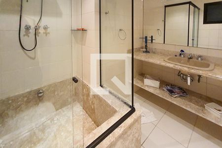Apartamento para alugar com 163m², 4 quartos e 2 vagas Apartamento para alugar com 163m², 4 quartos e 2 vagasQuarto 2 - Suíte