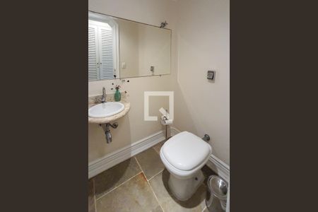 Apartamento para alugar com 163m², 4 quartos e 2 vagas Apartamento para alugar com 163m², 4 quartos e 2 vagasBanheiro 1