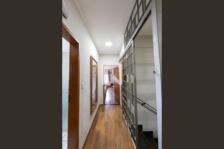 Corredor de casa à venda com 3 quartos, 272m² em Vila Carrão, São Paulo