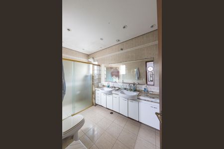 Casa à venda com 272m², 3 quartos e 3 vagas Casa à venda com 272m², 3 quartos e 3 vagasSuite