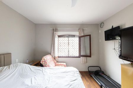 Casa à venda com 272m², 3 quartos e 3 vagas Casa à venda com 272m², 3 quartos e 3 vagasSuite