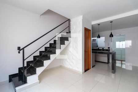 Sala de casa de condomínio para alugar com 2 quartos, 62m² em Itaquera, São Paulo