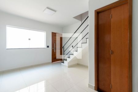Sala de casa de condomínio para alugar com 2 quartos, 62m² em Itaquera, São Paulo