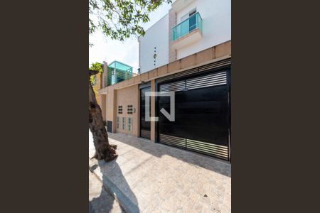 Casa de condomínio para alugar com 62m², 2 quartos e 1 vaga Casa de condomínio para alugar com 62m², 2 quartos e 1 vagaFachada