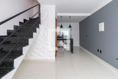 Sala de casa de condomínio para alugar com 2 quartos, 62m² em Itaquera, São Paulo