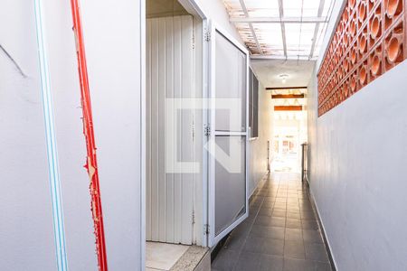 Casa à venda com 261m², 3 quartos e 3 vagas Casa à venda com 261m², 3 quartos e 3 vagasCorredor lateral