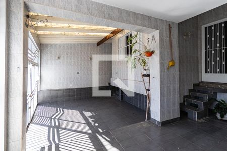 Casa à venda com 261m², 3 quartos e 3 vagas Casa à venda com 261m², 3 quartos e 3 vagasGaragem