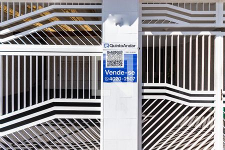 Casa à venda com 261m², 3 quartos e 3 vagas Casa à venda com 261m², 3 quartos e 3 vagasFachada