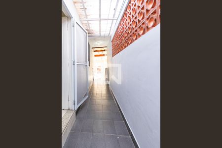 Casa à venda com 261m², 3 quartos e 3 vagas Casa à venda com 261m², 3 quartos e 3 vagasCorredor lateral