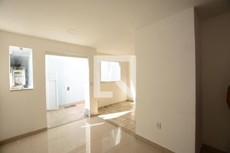 Sala de casa para alugar com 2 quartos, 75m² em Vista Alegre, Rio de Janeiro