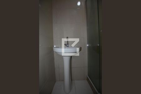 Lavabo de casa para alugar com 2 quartos, 75m² em Vista Alegre, Rio de Janeiro