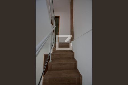 Escada de casa para alugar com 2 quartos, 75m² em Vista Alegre, Rio de Janeiro