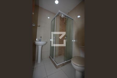 Lavabo de casa para alugar com 2 quartos, 75m² em Vista Alegre, Rio de Janeiro