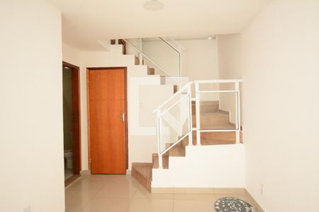 Sala de casa para alugar com 2 quartos, 75m² em Vista Alegre, Rio de Janeiro