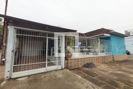 Casa à venda com 140m², 2 quartos e 3 vagas Casa à venda com 140m², 2 quartos e 3 vagasFachada