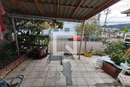 Casa à venda com 140m², 2 quartos e 3 vagas Casa à venda com 140m², 2 quartos e 3 vagasVista da Área de Serviço