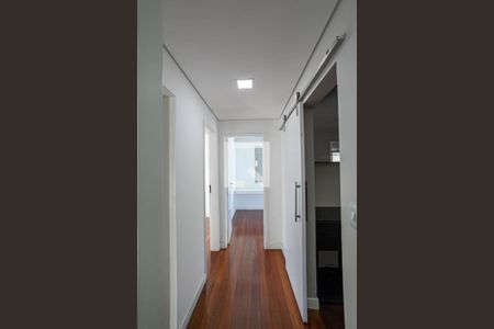 Corredor  de apartamento à venda com 3 quartos, 110m² em Serra, Belo Horizonte