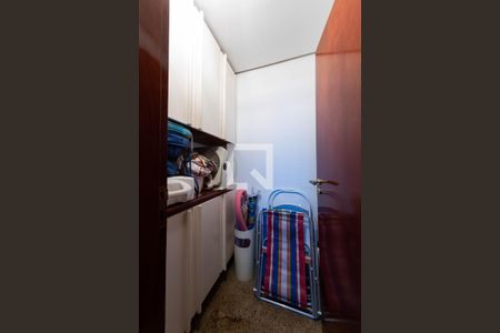 Apartamento à venda com 364m², 3 quartos e 3 vagas Apartamento à venda com 364m², 3 quartos e 3 vagasQuarto de Serviço