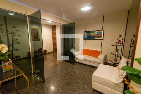 Apartamento à venda com 74m², 2 quartos e 1 vaga Apartamento à venda com 74m², 2 quartos e 1 vagaHall