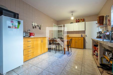 Casa à venda com 285m², 5 quartos e 1 vaga Casa à venda com 285m², 5 quartos e 1 vagaCozinha