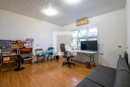 Casa à venda com 285m², 5 quartos e 1 vaga Casa à venda com 285m², 5 quartos e 1 vagaQuintal - Edícula