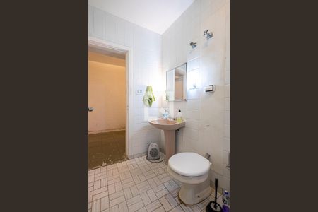 Casa à venda com 285m², 5 quartos e 1 vaga Casa à venda com 285m², 5 quartos e 1 vagaBanheiro social