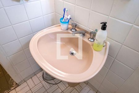 Casa à venda com 285m², 5 quartos e 1 vaga Casa à venda com 285m², 5 quartos e 1 vagaBanheiro social