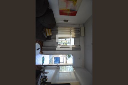 Sala de casa para alugar com 2 quartos, 150m² em Marechal Hermes, Rio de Janeiro