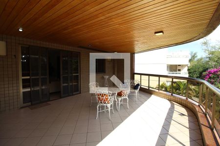 Apartamento à venda com 190m², 4 quartos e 4 vagasVaranda