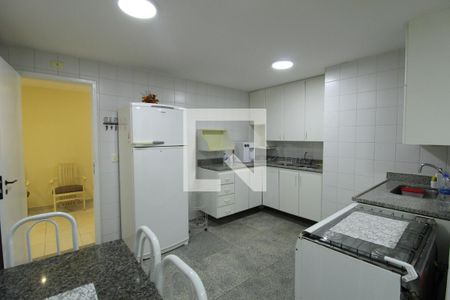 Apartamento à venda com 190m², 4 quartos e 4 vagasCozinha