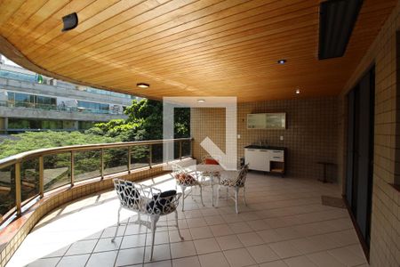 Apartamento à venda com 190m², 4 quartos e 4 vagasVaranda