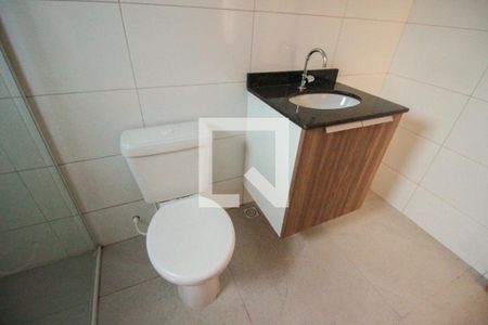 Banheiro de apartamento para alugar com 1 quarto, 25m² em Vila Doutor Eiras, São Paulo