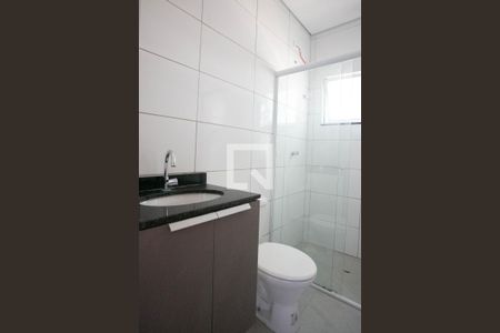 Banheiro de kitnet/studio para alugar com 1 quarto, 30m² em Vila Doutor Eiras, São Paulo
