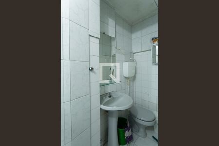 Banheiro de kitnet/studio para alugar com 1 quarto, 25m² em Dois de Julho, Salvador