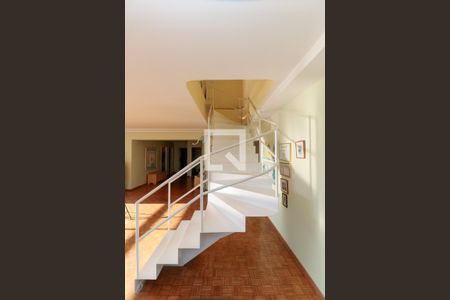 Apartamento à venda com 610m², 4 quartos e 3 vagasEscada