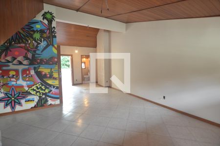 Casa à venda com 238m², 3 quartos e 2 vagasQuarto Reversivel com lavabo e Varanda