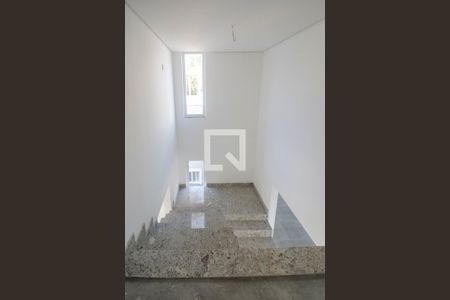 Casa para alugar com 297m², 4 quartos e 3 vagasEscada