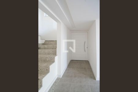 Casa para alugar com 297m², 4 quartos e 3 vagasEscada