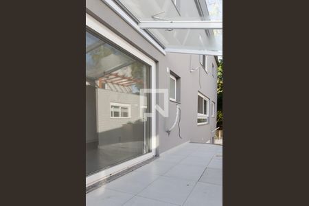 Casa de condomínio para alugar com 278m², 4 quartos e 3 vagasSacada